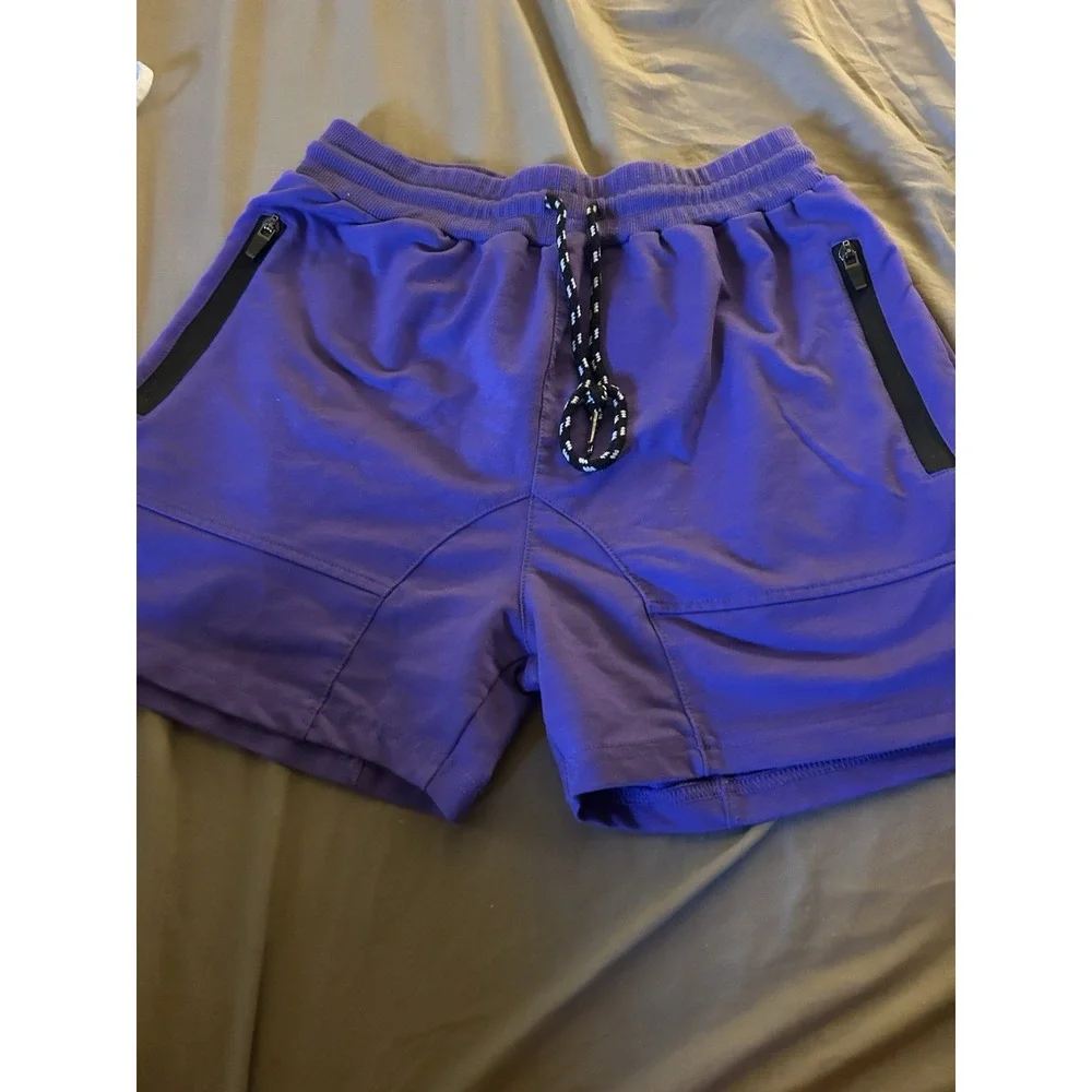 The Unbranded Brand good used